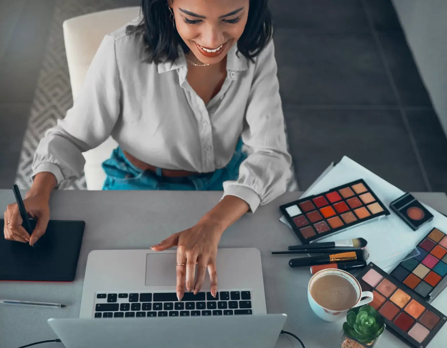 Clases de automaquillaje online: aprende a maquillarte como una profesional desde casa